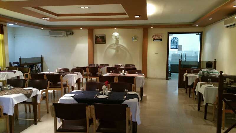 Gobindgarh Club AC restaurant and bar