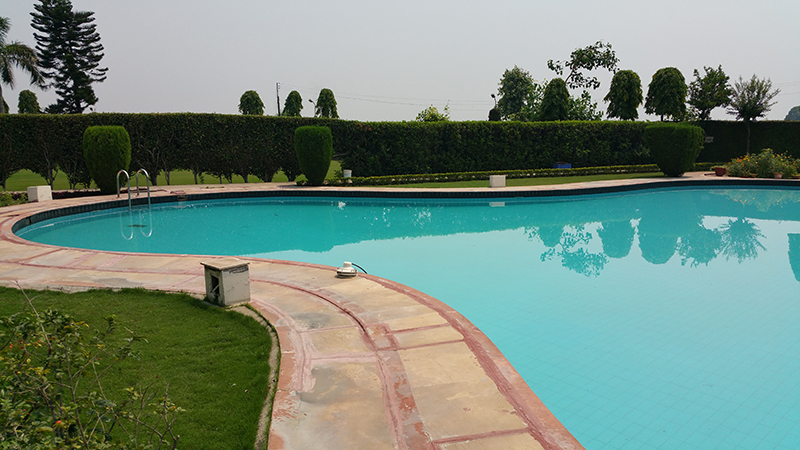Swimming pool and spa at Gobindgarh Club